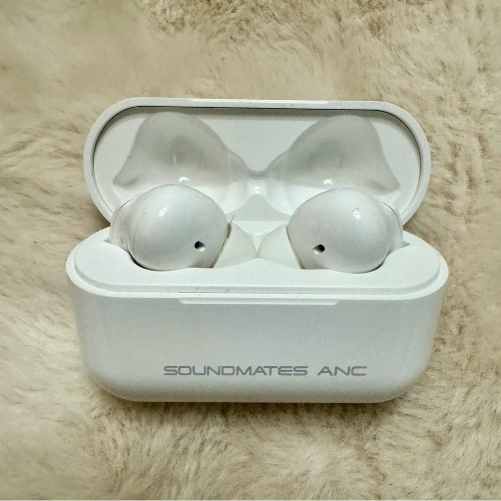 Soundmates ANC White Wireless Earbuds